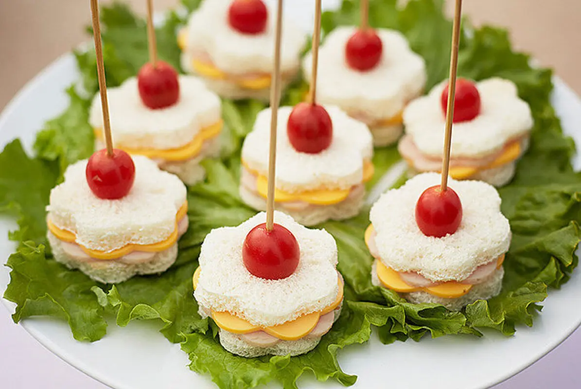 غذا برای بچه ها، تزئینات گل گلی