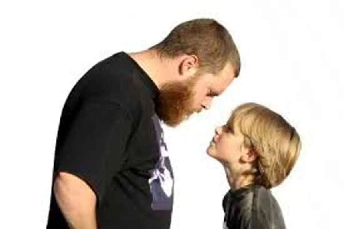 برخورد صحیح با کودک لجباز، چگونه است؟