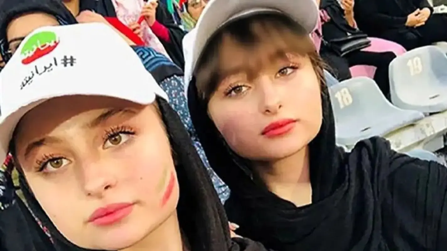 سلفی جذاب بازیگران پایتخت؛ سارا و نیکا در کنار کامران تفتی!