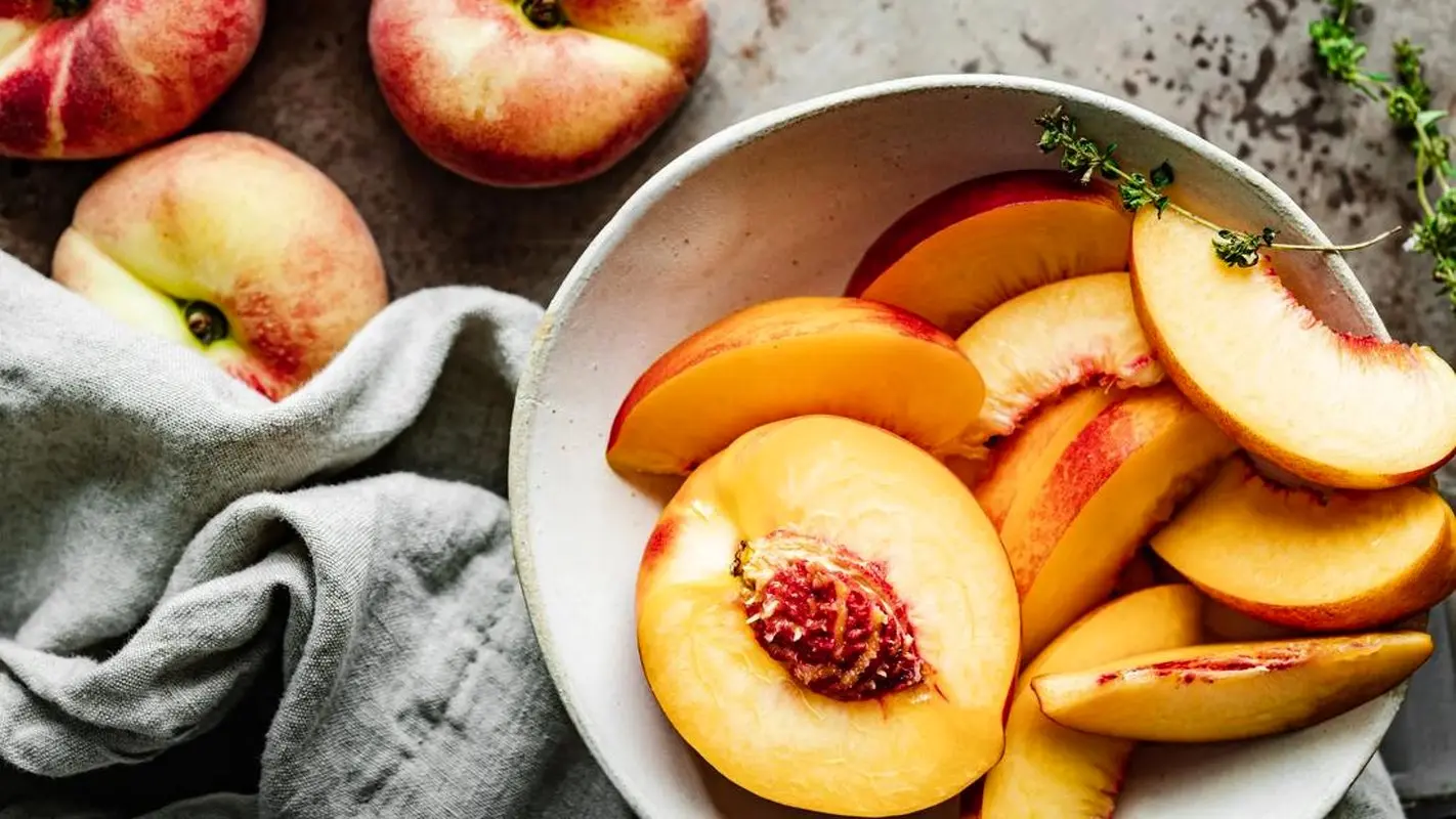 مصرف شلیل در بارداری و تاثیر آن در زیبایی جنین