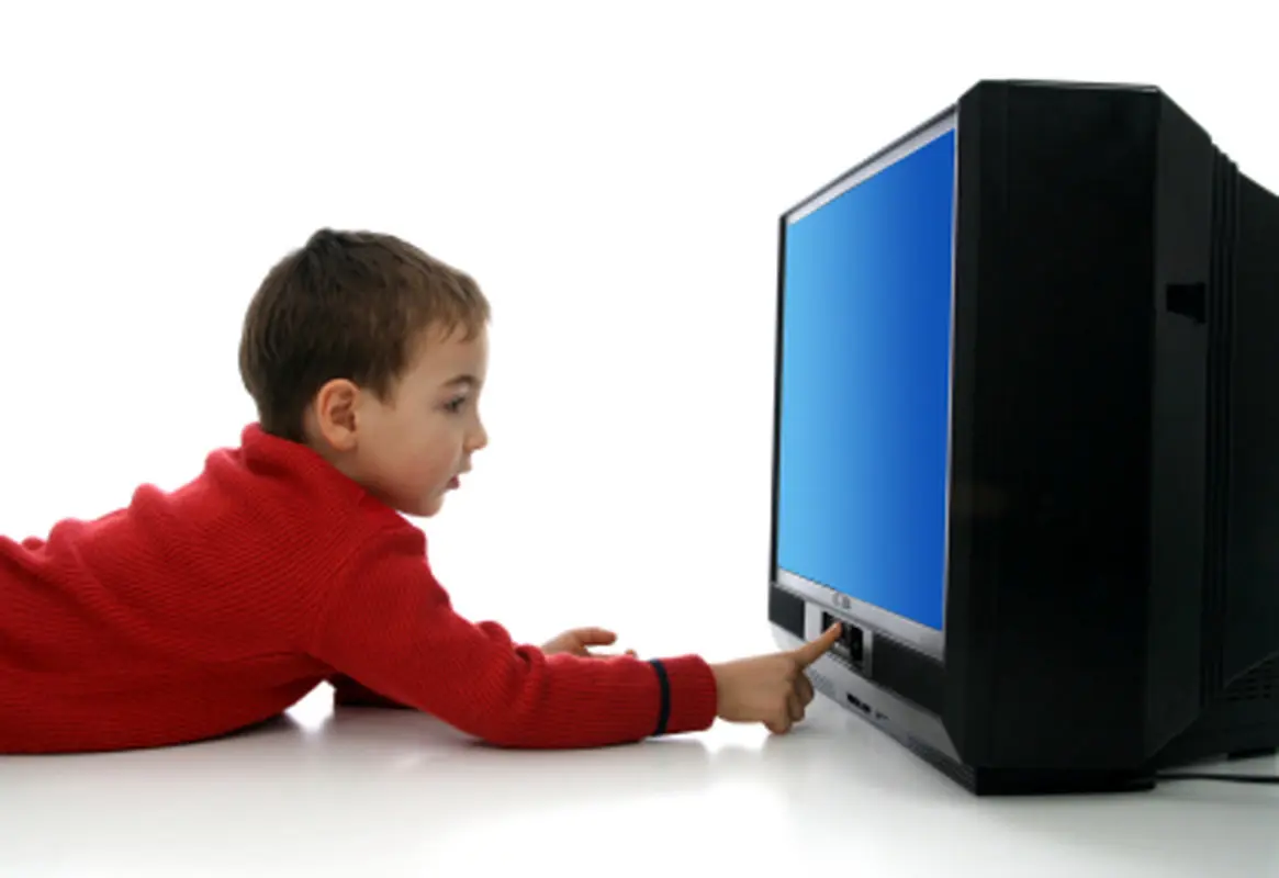 تاثیر تلویزیون بر کودکان، مثبت است یا منفی؟