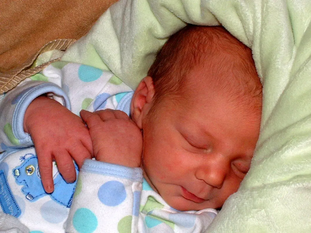 چگونه از نوزاد خود مراقبت کنیم؟