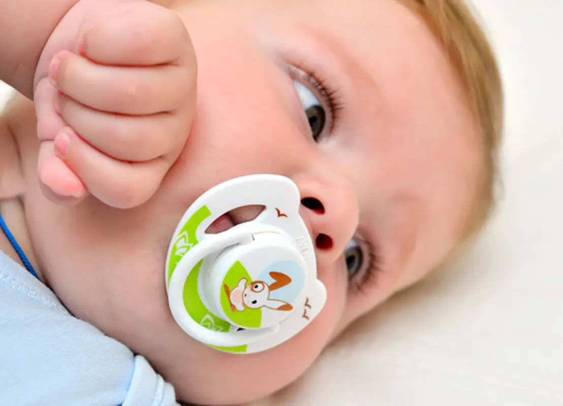 چطور پستانک را از کودک بگیریم؟