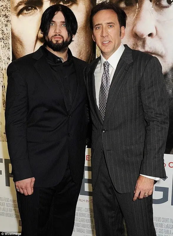 عکس نیکلاس کیج، کنار پسرش