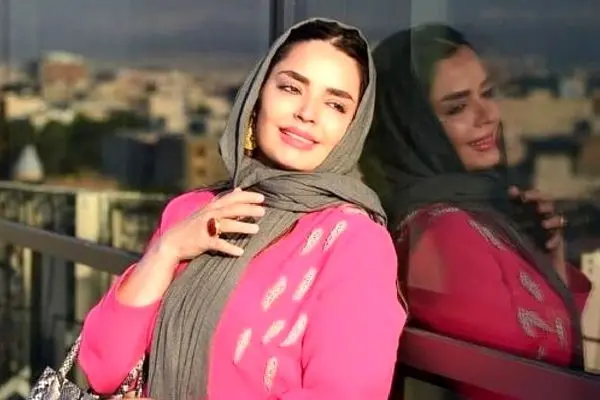 این خانم بازیگر عشق عکاسی در آسانسوره به همراه پسرش + عکس