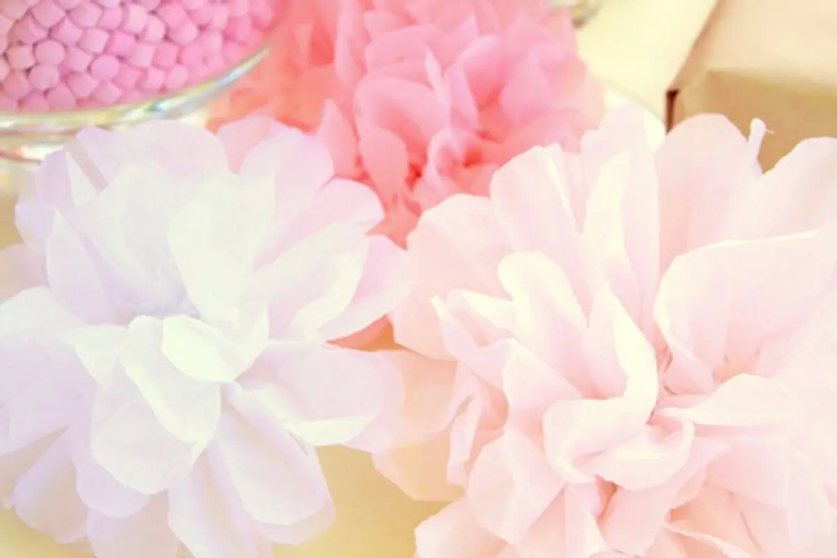 برای تولد کودک‌تان، آویز گل بسازید