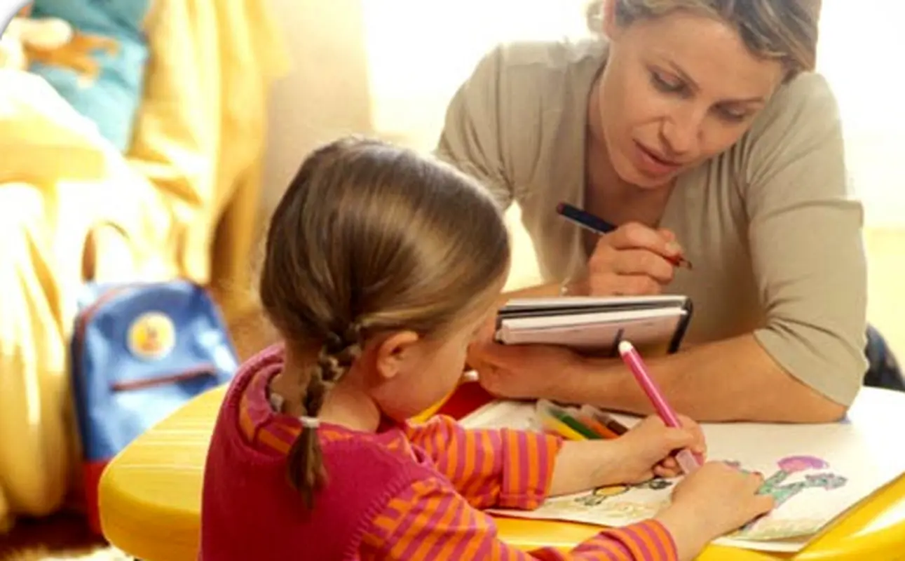 انجام تکالیف کودکان، چگونه کمکشان کنیم؟