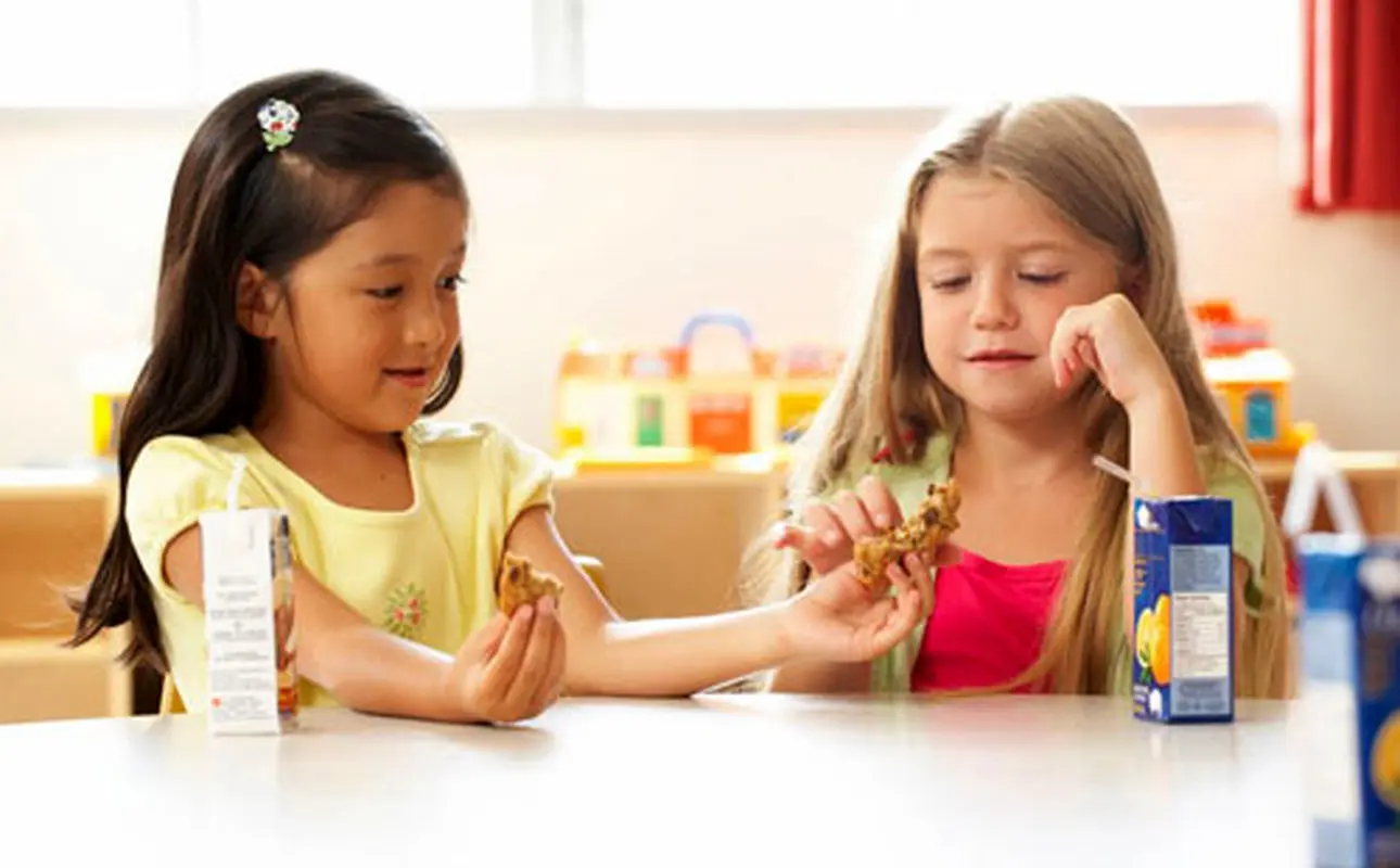 چه کنم تا کودکم دست و دلباز شود؟