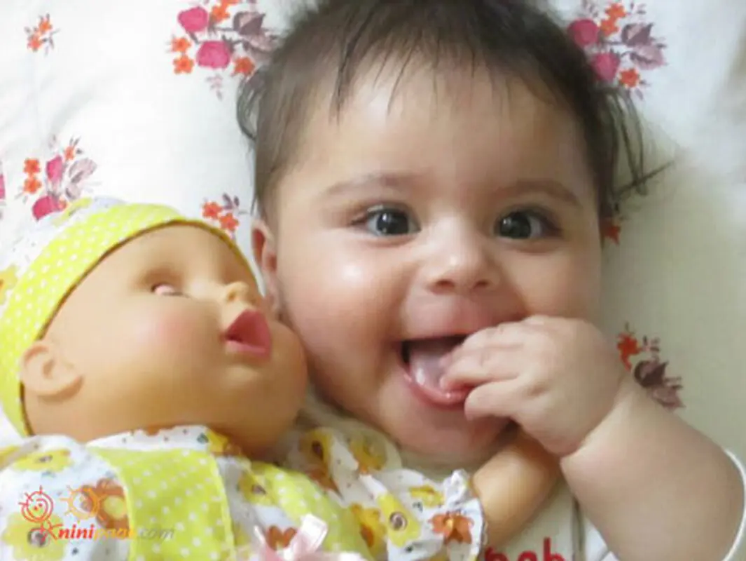 عروسک بازی پسر بچه ها، اشکالی دارد؟