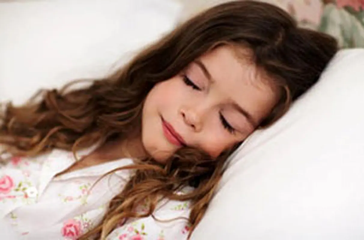 چگونه کودک را زود بخوابانیم؟