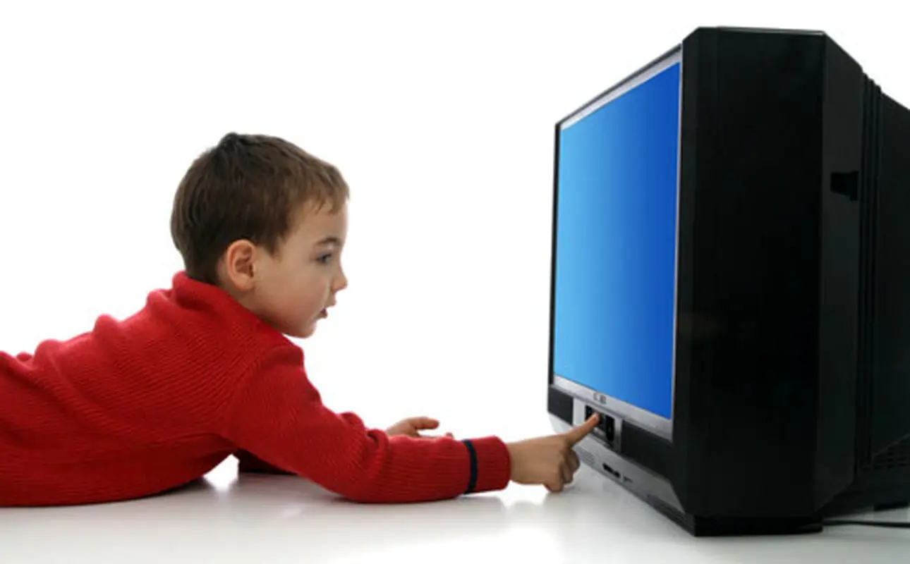 مضرات تلویزیون برای کودکان، حواستان باشد