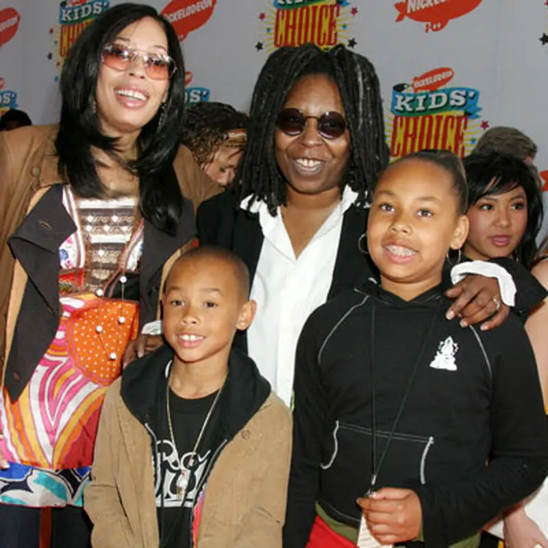 بازیگران جوان خارجی، نوهشان را هم بغل کردند