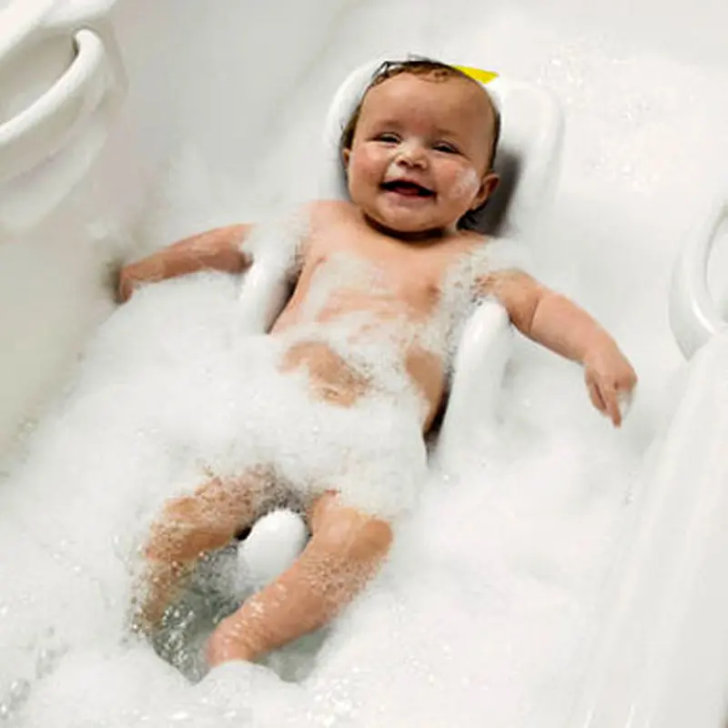 نحوه استحمام نوزاد، قبل و بعد از افتادن ناف