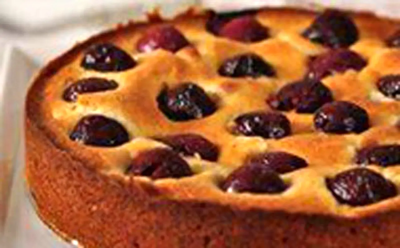 عصرانه خوشمزه کودک، کیک آلبالویی