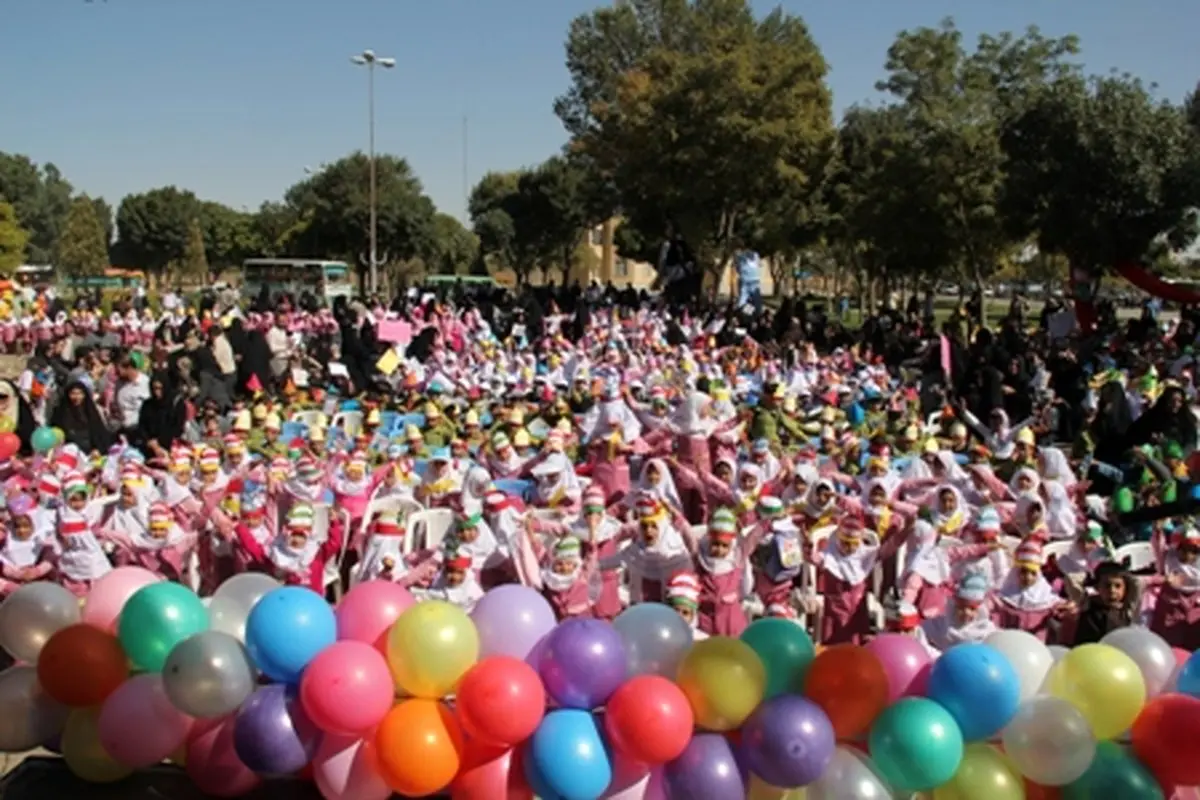 روز جهانی کودک، تقدیر از هنرمندان کوچک