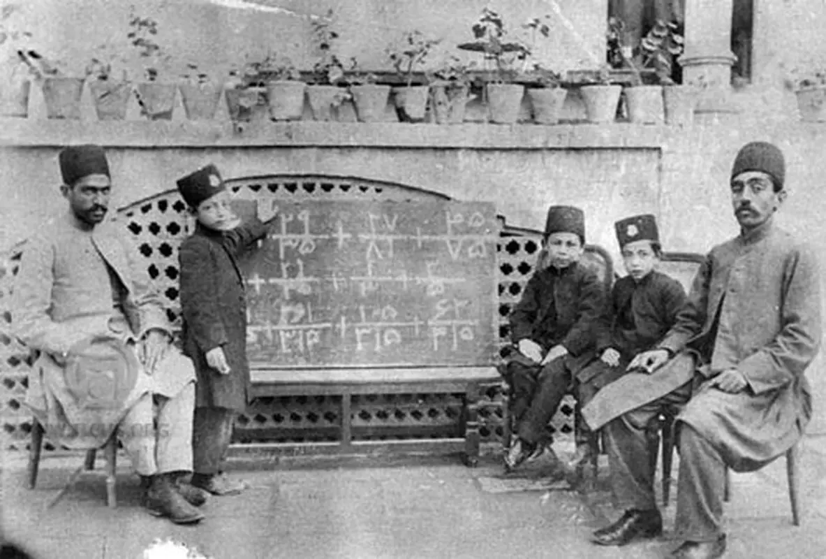 حال و هوای کلاس ریاضی دوران قاجار