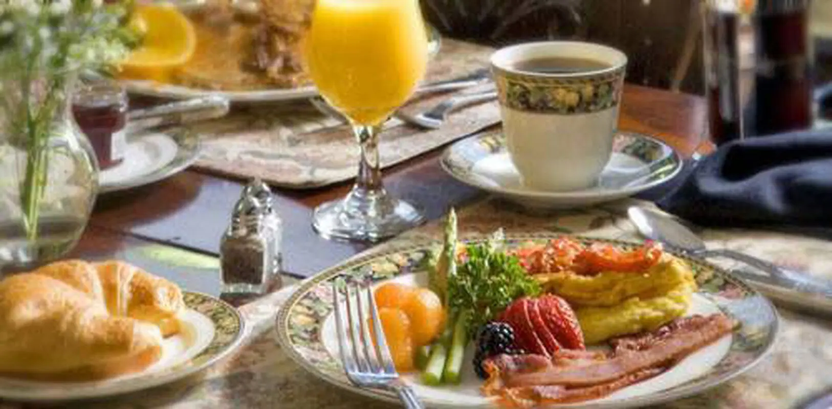 فضای باز برای صبحانه، بانوان بروند