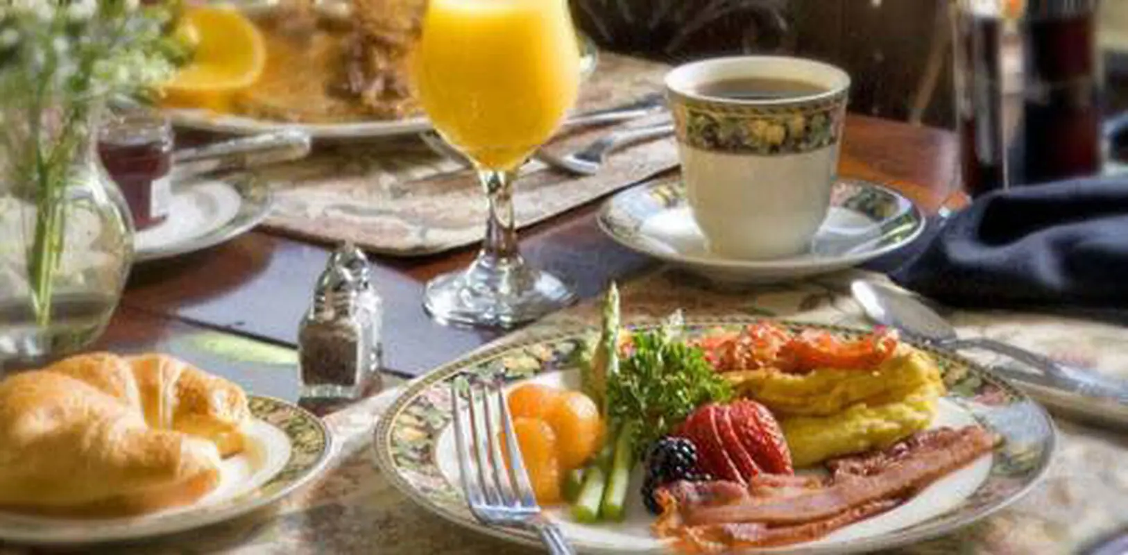 فضای باز برای صبحانه، بانوان بروند