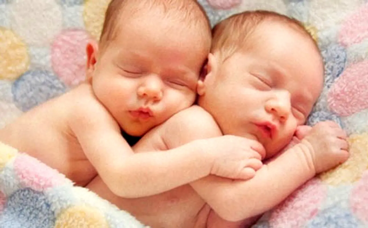 نحوه شیردهی به نوزاد، دوقلوها