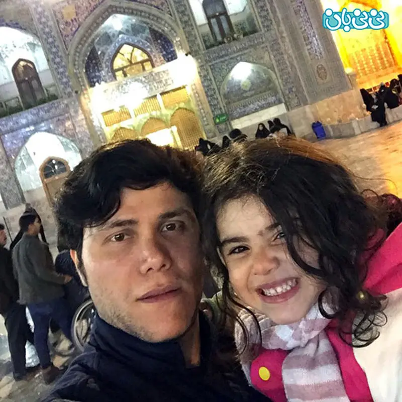 مهدی مهدوی و دخترش، سلفی با گلبو