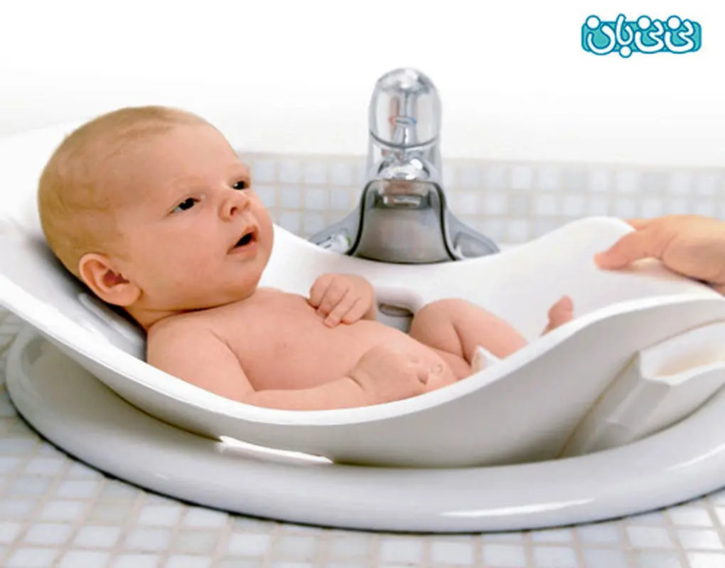 آموزش حمام کردن نوزاد
