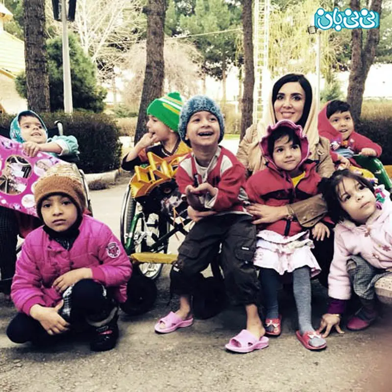 عکس لیلا بلوکات، همراه فرزندانش