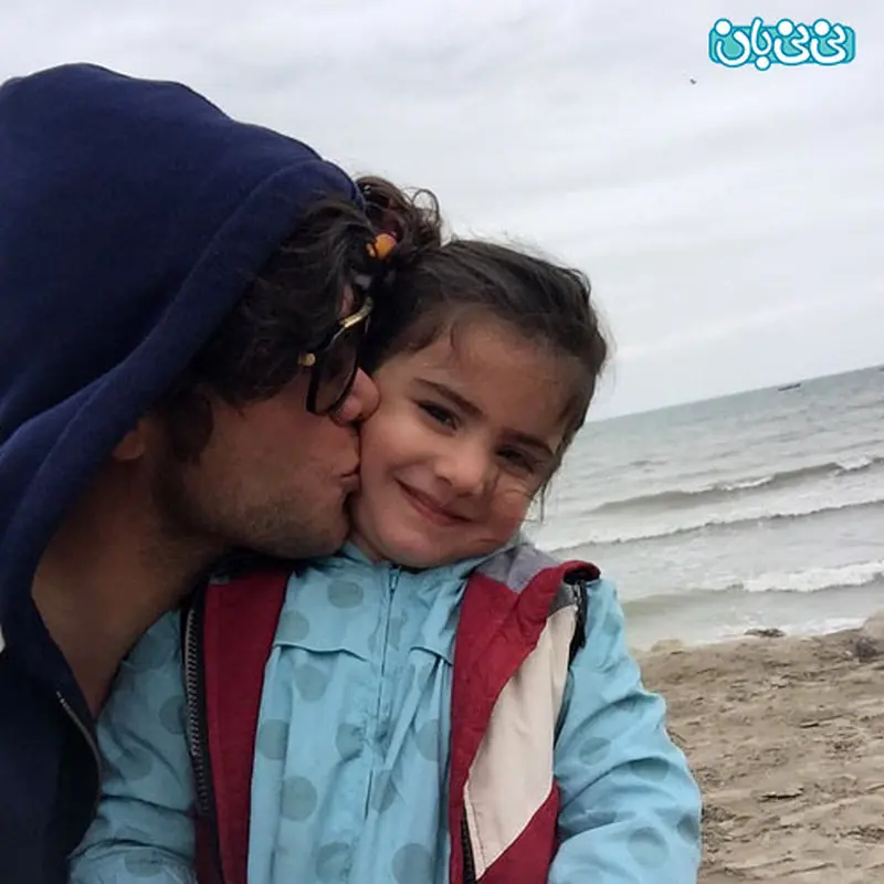 عکس مهدی مهدوی، بوسه بر گونه دخترش
