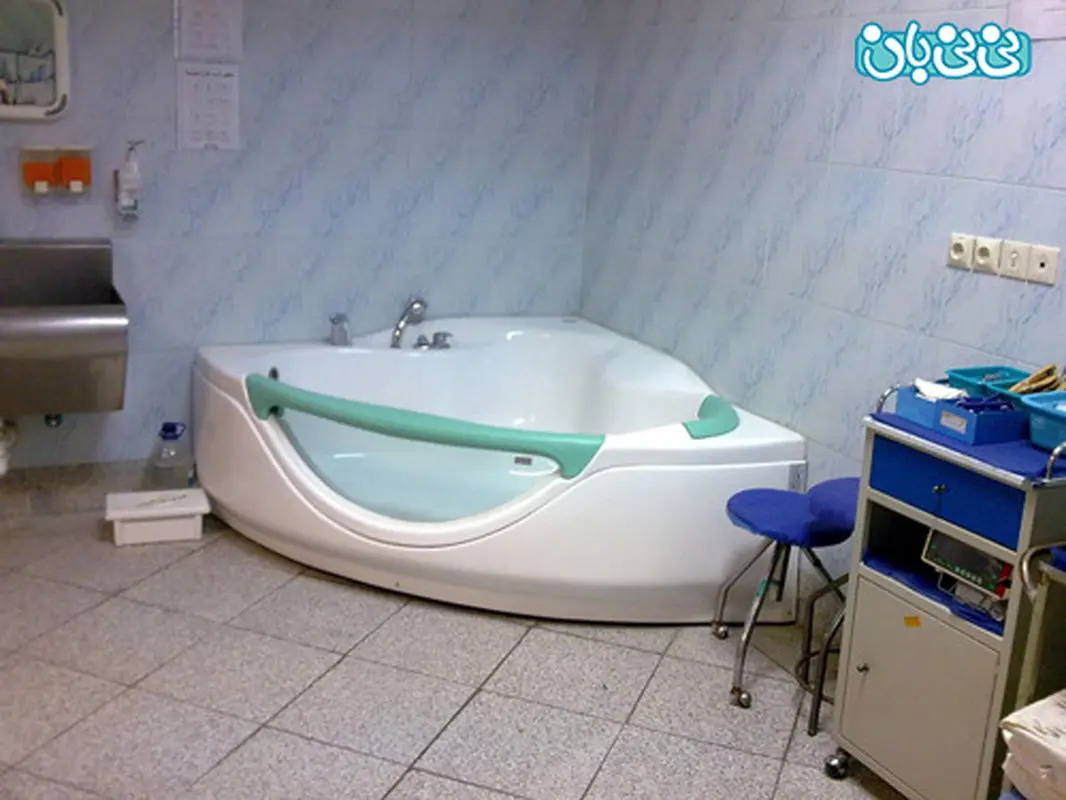 زایمان در آب و خطرات آن (1)