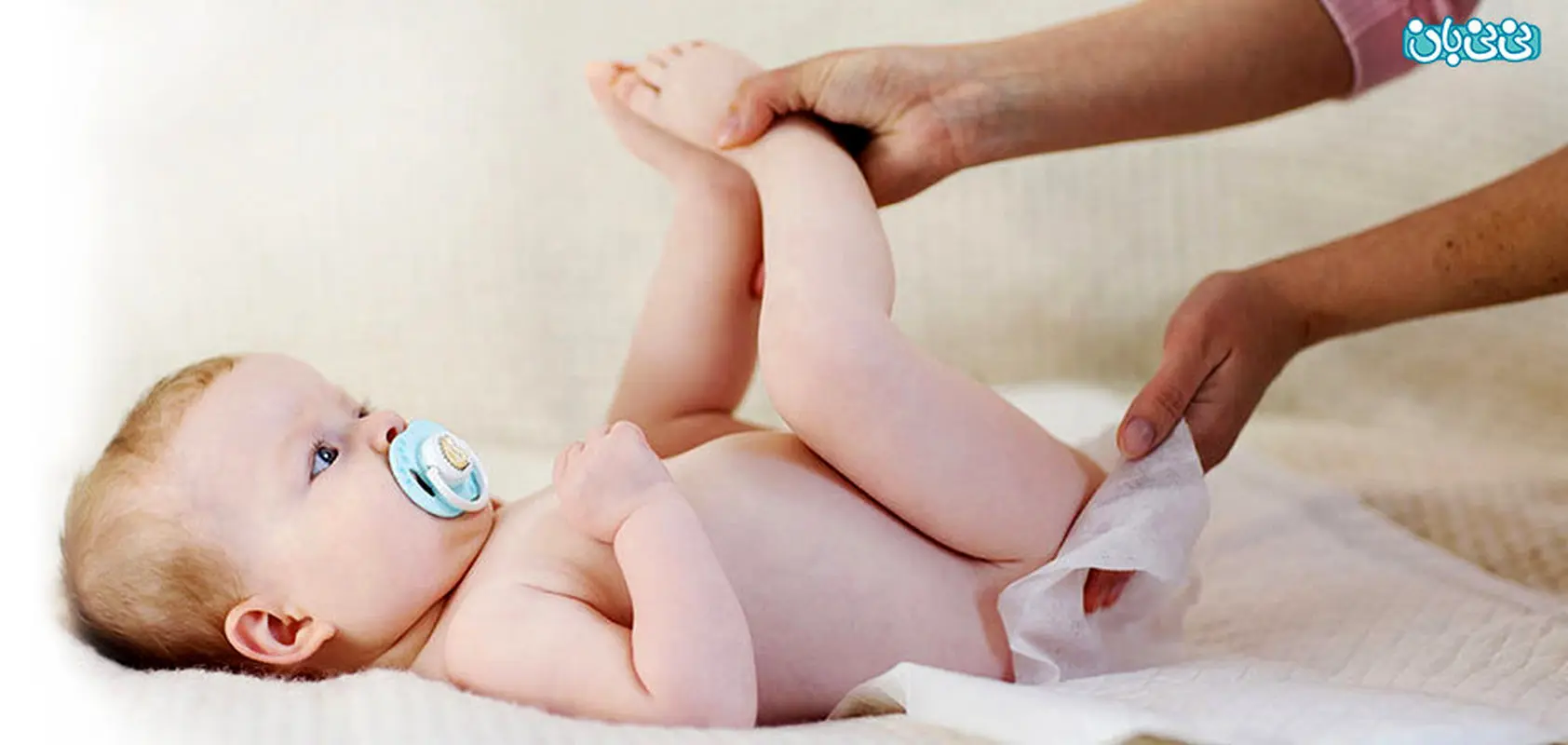 تکه های سفید رنگ در مدفوع نوزاد