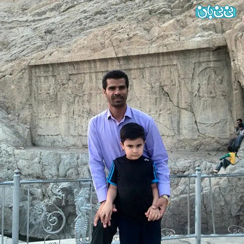 عکس پسر هادی ساعی، کنار پدرش