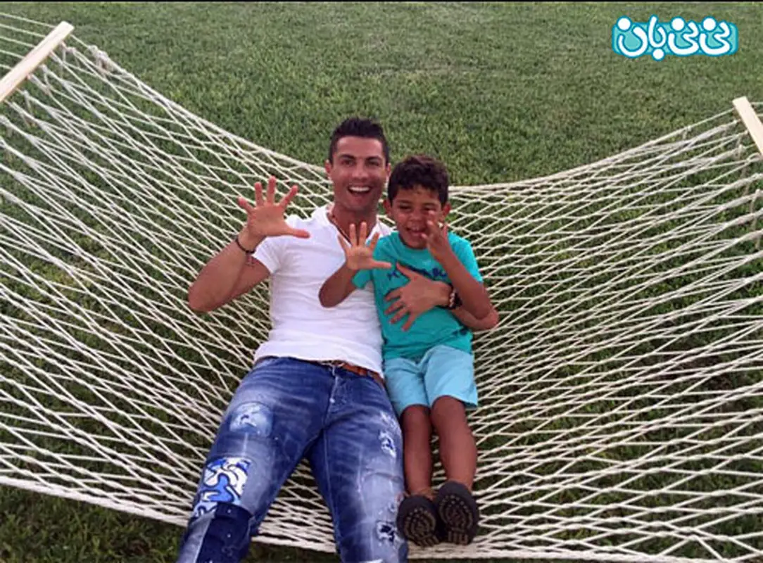 عکس کریس رونالدو، همراه با پسرش