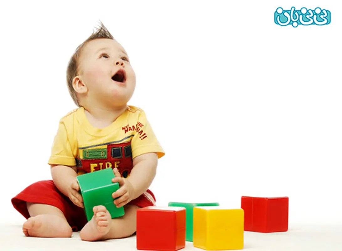 آموزش نشستن به کودک، چگونه عضلاتش را تقویت کنم؟