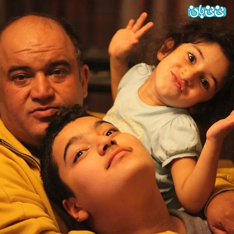 عکس نادر سلیمانی، همراه فرزندانش