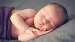 چرا بعضی نوزادها شب‌ها بیدارند و روزها می‌خوابند؟ 