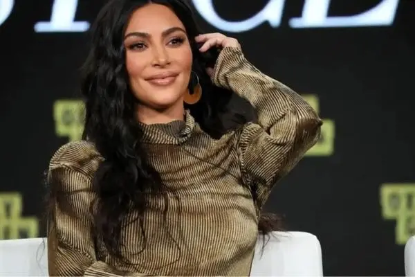 کیم کارداشیان، دست بردار / جلب توجه پای مجسمه مسیح! (عکس)