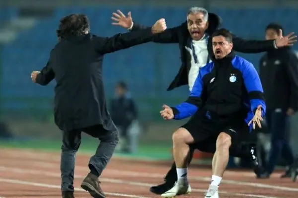 کتاب خاصی که در دست وریا غفوری است را ببینید (عکس)