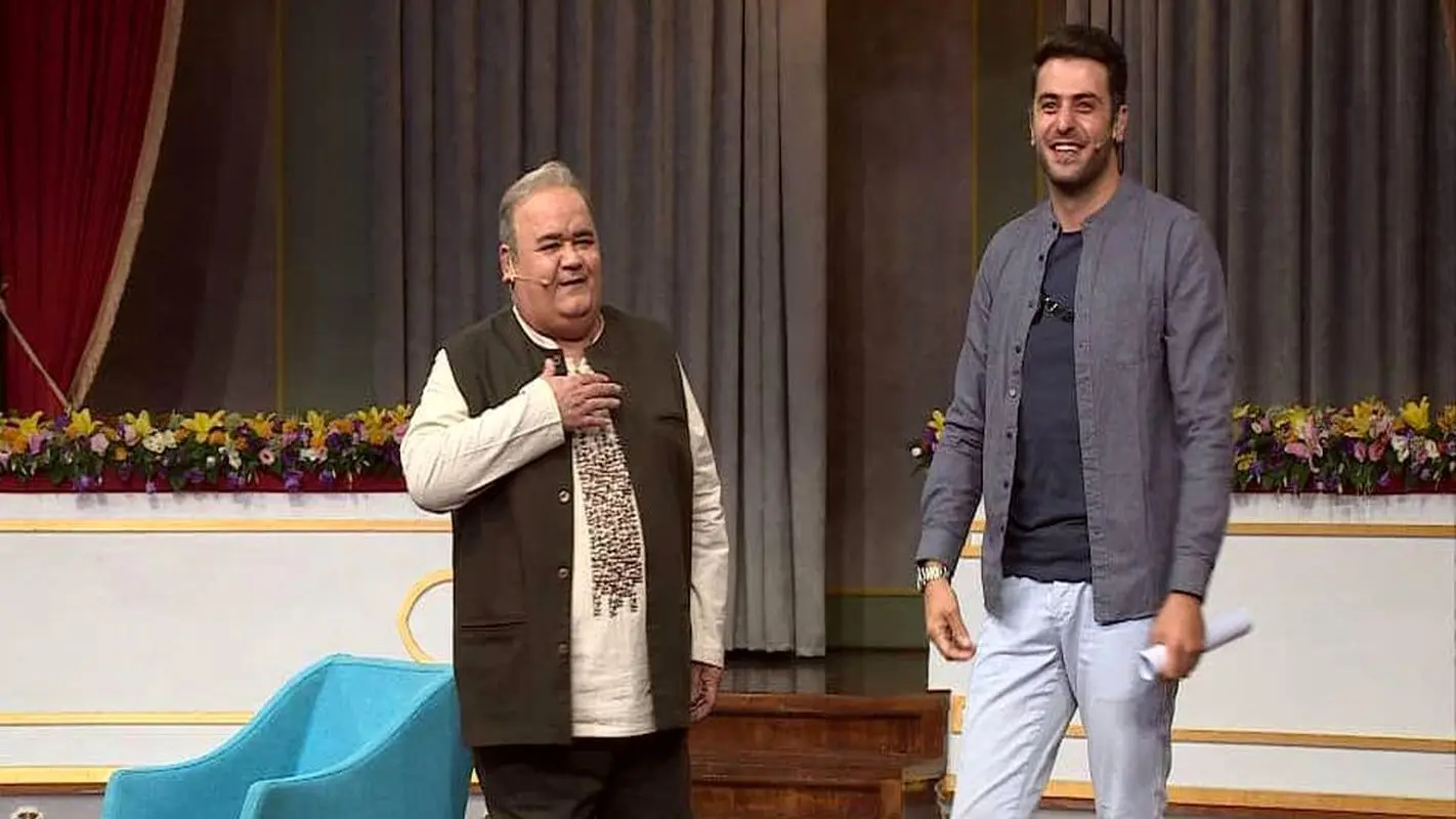 تلفیق سوت‌زنی علی ضیا و آواز اکبر عبدی؛ وقتی شعر ترکی سالن را منفجر کرد! + فیلم