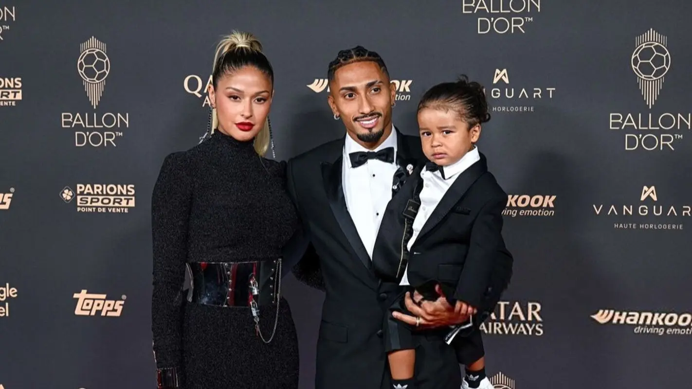 همسر رافینیا فیفا را شست و کنار گذاشت / پس شوهر من چی؟! (عکس)