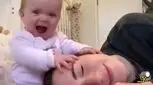 مادرها سرشون رو میذارن روی پای بچه‌ها، واکنش‌ها دیدنیه!