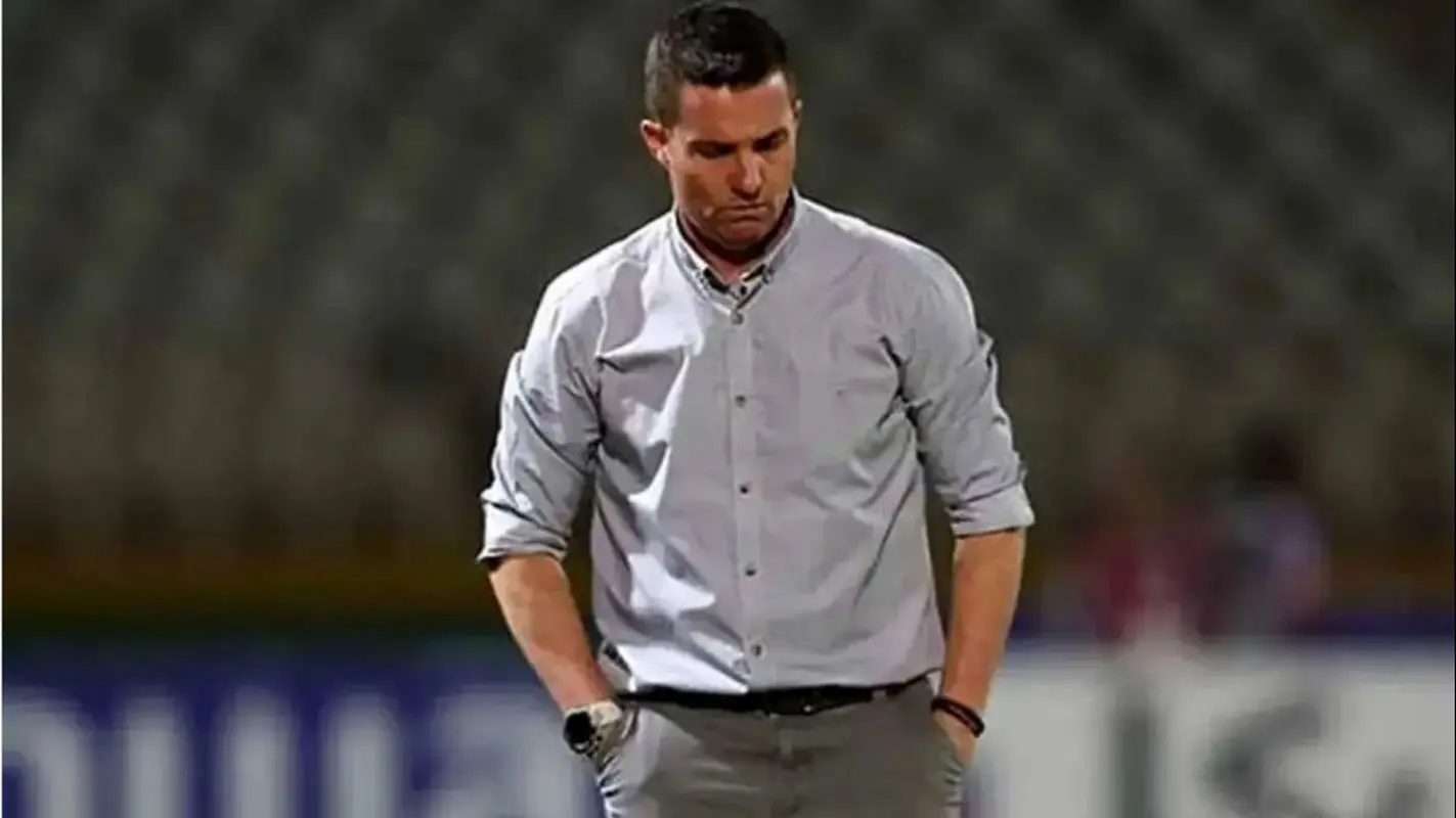 سرمربی پرسپولیس برای چه این حرکت را اجام می دهد؟ (عکس)