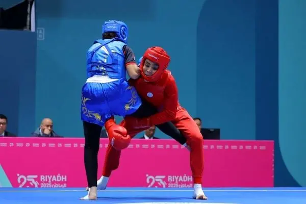 ببینید زن ایرانی در عربستان چگونه فن  درخت‌کن می زند! (عکس)