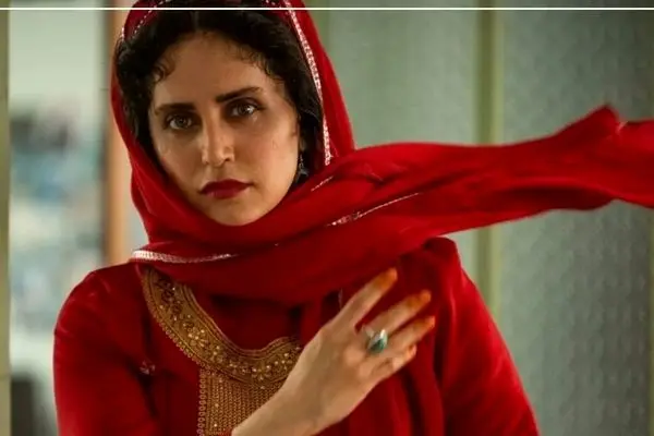 ماجرای مجردی بازیگر چشم‌رنگی فاش شد؛ تیپ هاوایی او در دبی غوغا کرد!