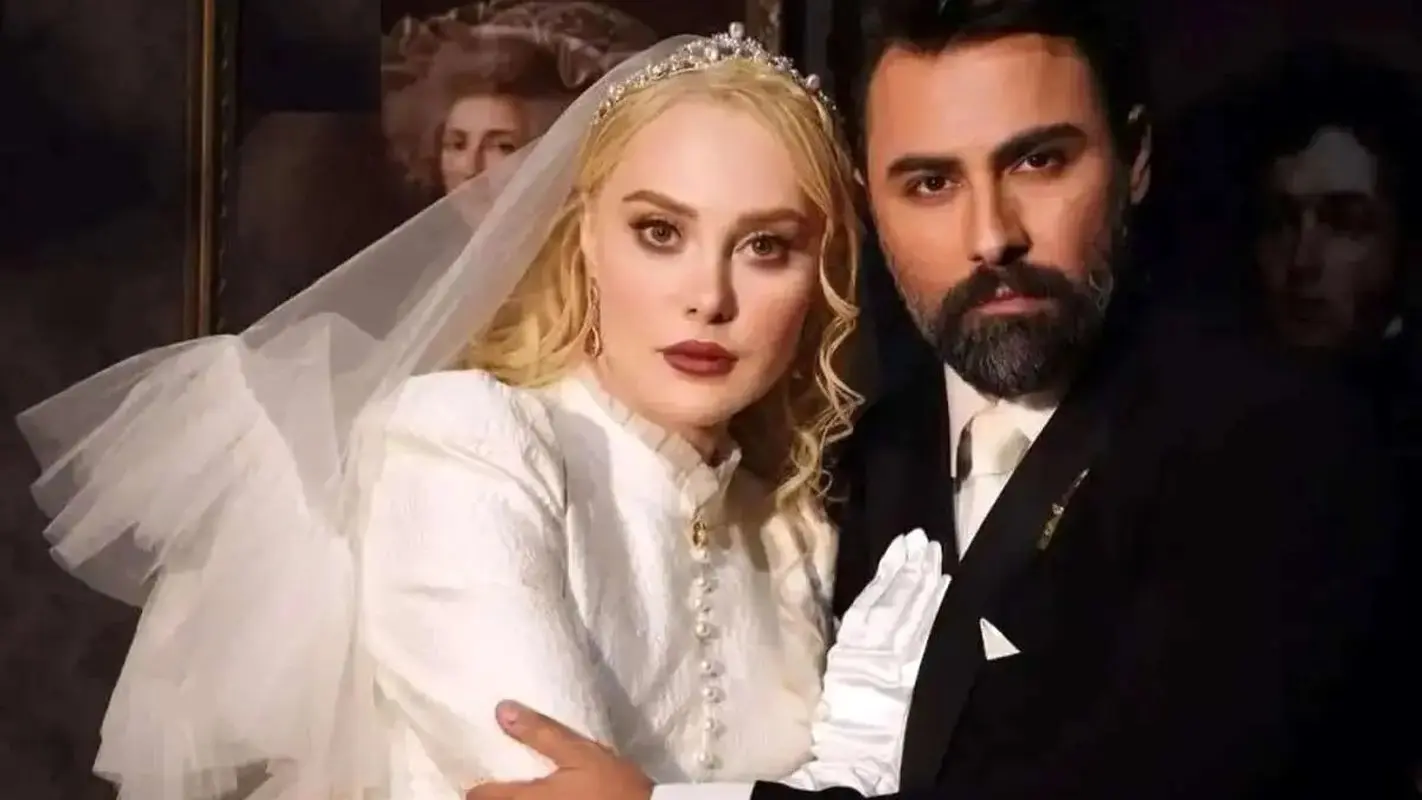 آرام جعفری با استایل خاص آن شرلی، یلدا را جشن گرفت/عروس سینمای ایران با موی قرمز + عکس 