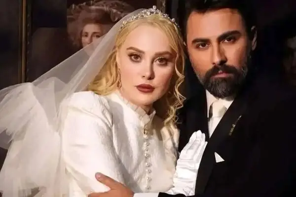 آرام جعفری با استایل خاص آن شرلی، یلدا را جشن گرفت/عروس سینمای ایران با موی قرمز + عکس 