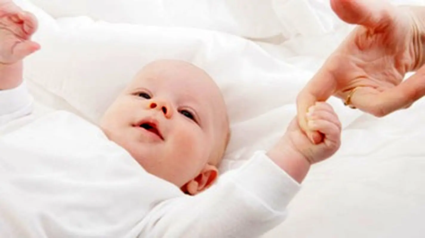 نوزاد دو ماهه چه توانایی هایی دارد؟