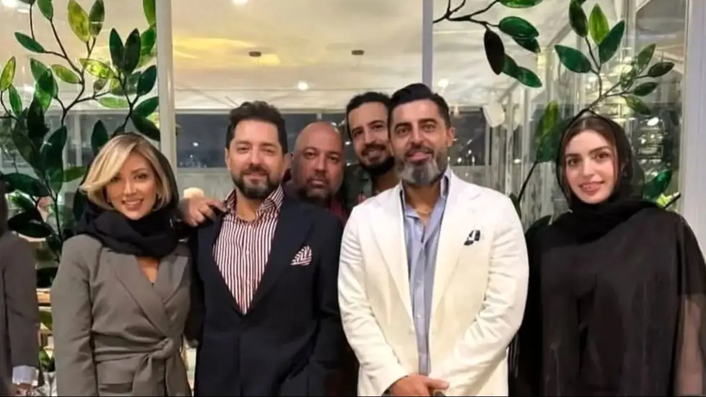 نگاهی به گل‌آرایی مجلل و اعیانی افتتاحیه رستوران ویلو بهرام رادان + عکس 