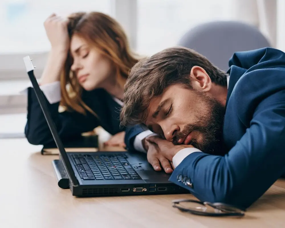 چرت زدن در محل کار چه فوایدی دارد؟