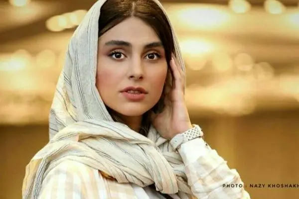 تصاویر لو رفته از موتورسواری لاله مرزبان در شلوغی شهر!