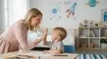 چطور کودکی با اعتماد به‌ نفس بالا تربیت کنیم؟ | راهکارهای عملی و ساده برای والدین
