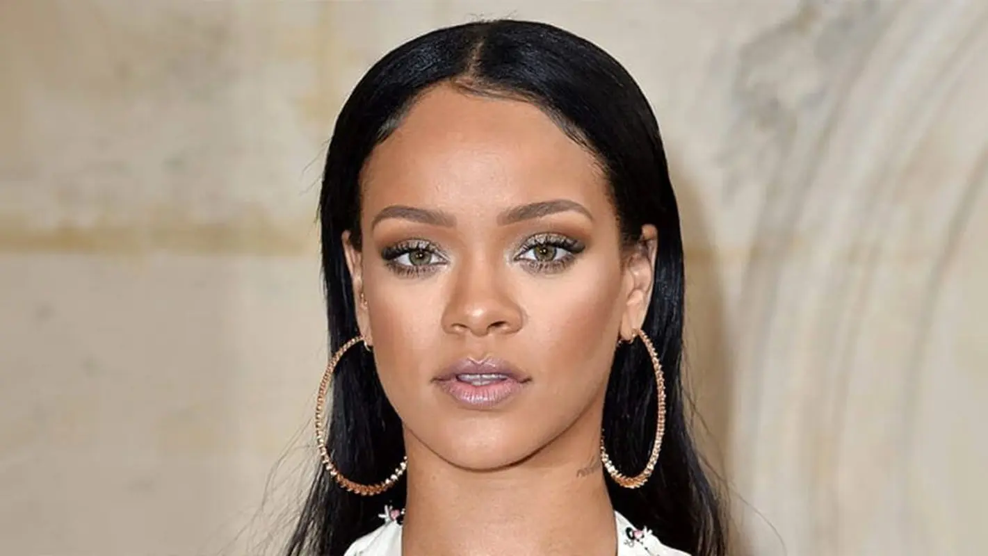 تاثیرات زایمان سوم / ریحانا دیگر فقط لباس راحت می پوشد (تصاویر)